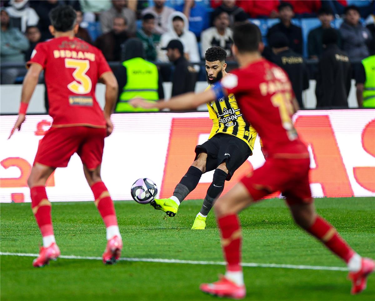 تشكيلة ضمك أمام الهلال في دوري روشن السعودي 8-2-2025