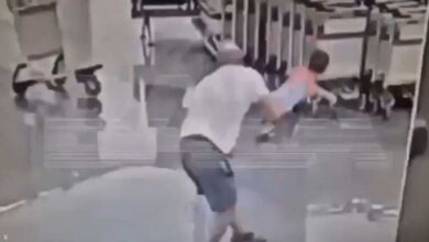 فيديو الاعتداء على الطفل الإيراني يزدان في المطار