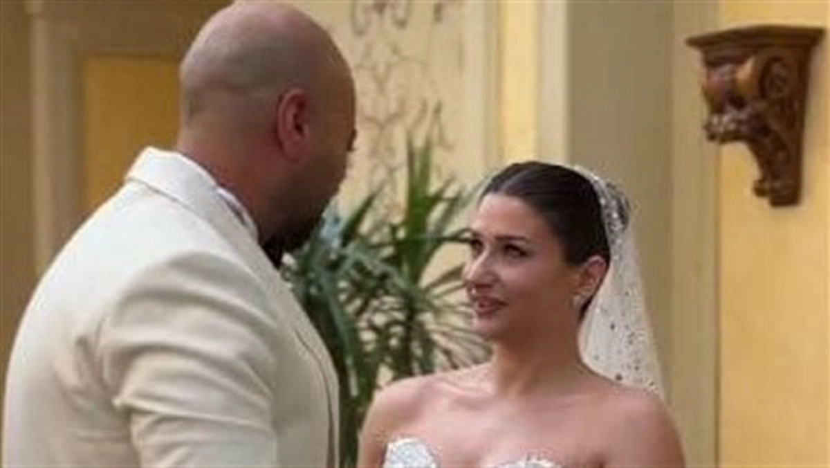 من هي نهلة راغب زوجة حاتم صلاح؟.. وهل هي من الوسط الفني؟